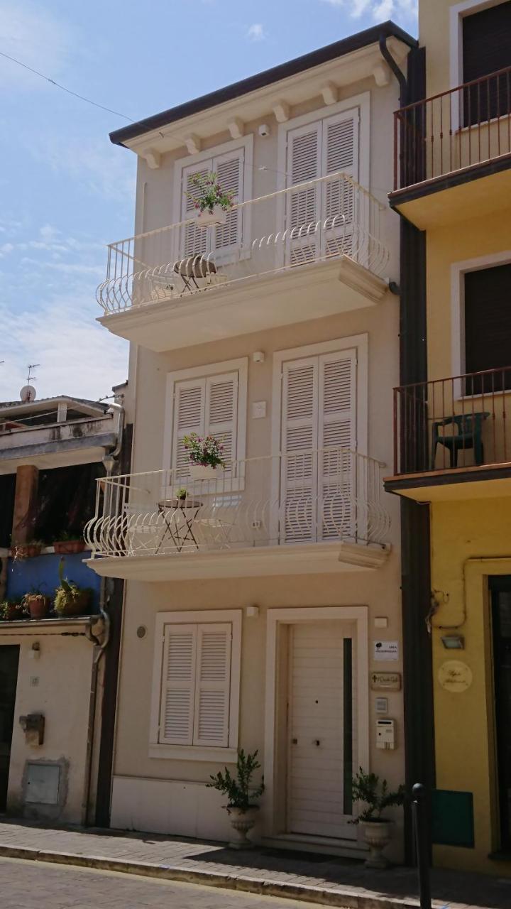 Il Piccolo Giglio Bed & Breakfast Porto Sant'Elpidio Bagian luar foto
